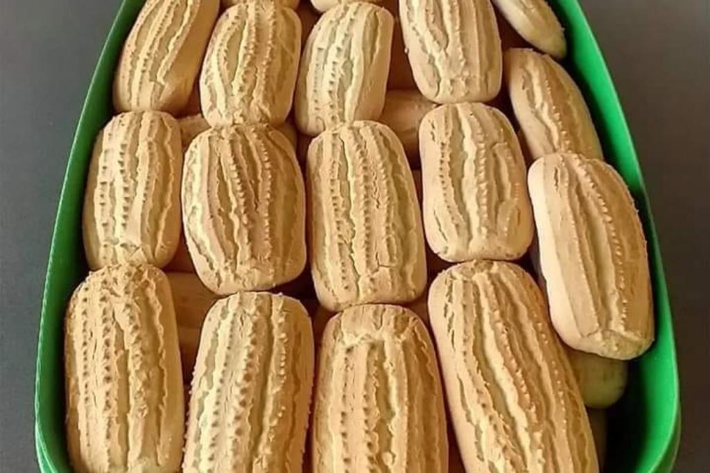 Bolacha de sal amoníaco, vai garantir o lanche da tarde de toda a família Bolacha de sal amoníaco, vai garantir o lanche da tarde de toda a família