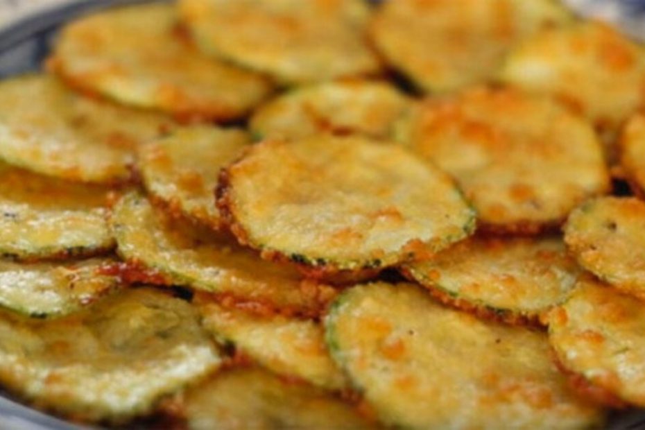 Chips de abobrinha com parmesão um tira gosto saudável, crocante e delicioso