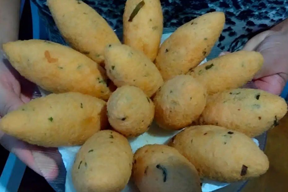 Bolinho de mandioca simples e delicioso para servir no lanche ou no jantar