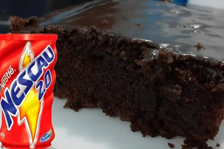Bolo de Nescau, um bolo de chocolate delicioso feito com ingredientes que você tem no armário