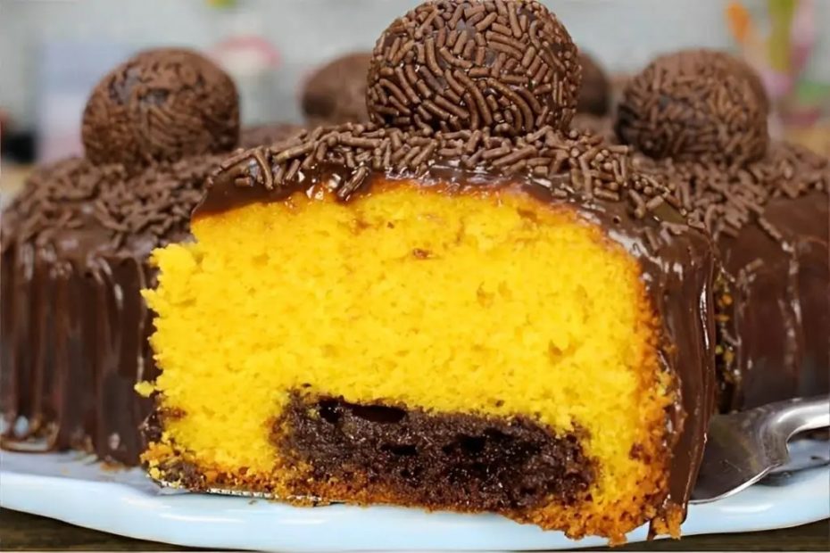 Bolo de cenoura que já sai recheado do forno é só cobrir e comer muito fácil e prático